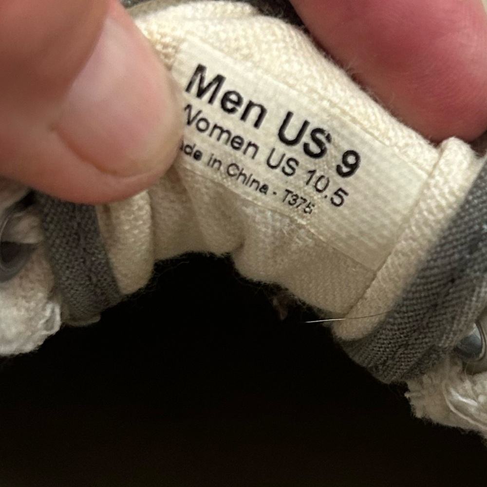 Vans off the wall canvas shoes men’s 9, women’s 10.5. - Picture 6 of 7